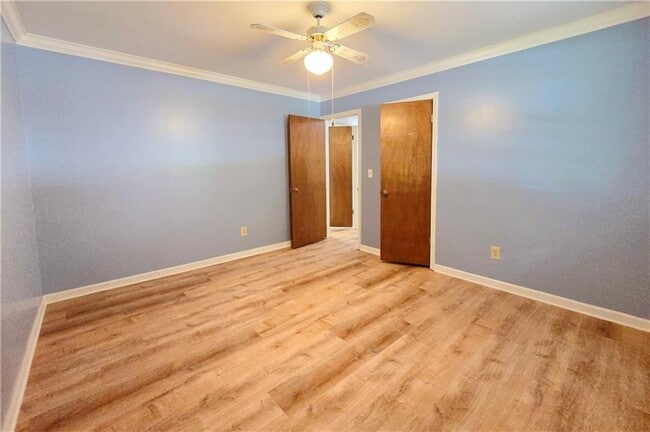 Building Photo - 3533 Charlotte Dr
