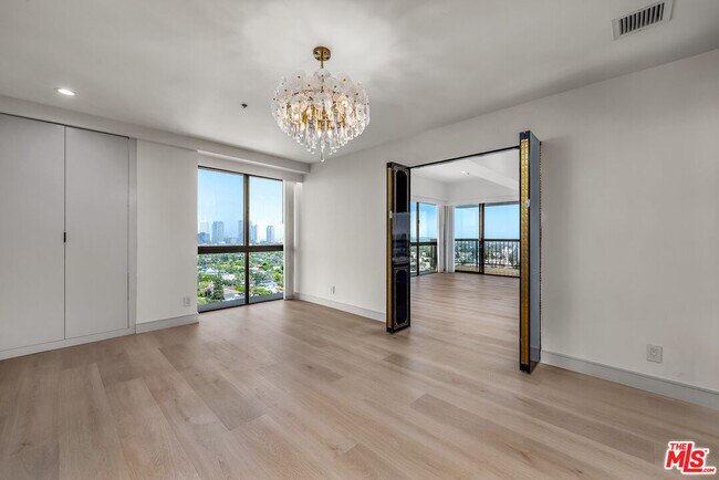 Building Photo - 10790 Wilshire Blvd