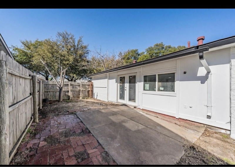 Building Photo - 3506 S Elm Dr