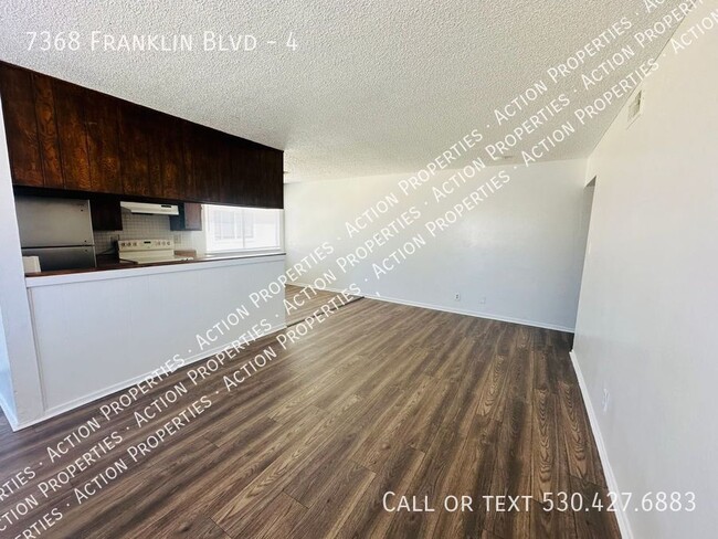 Building Photo - Updated 2 Bedroom 1 Bath Condo