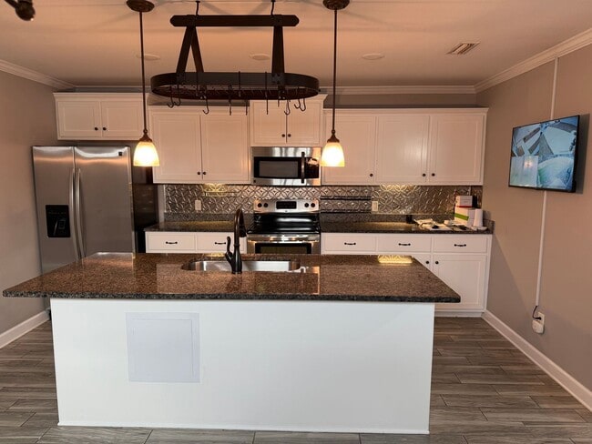 Building Photo - 157 Cody Dr