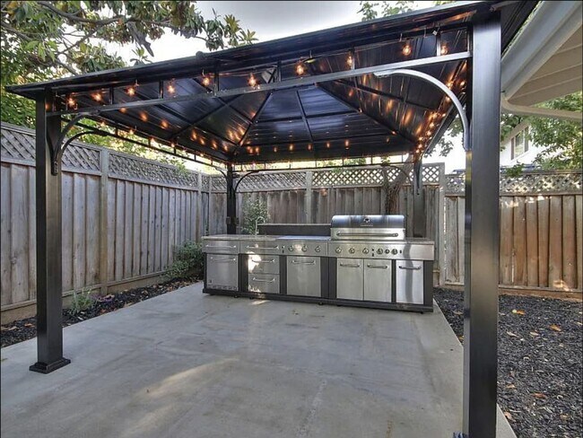 Building Photo - Highly Desirable 4BD/2BA Home in San Jose's Rancho Santa Teresa neighborhood!