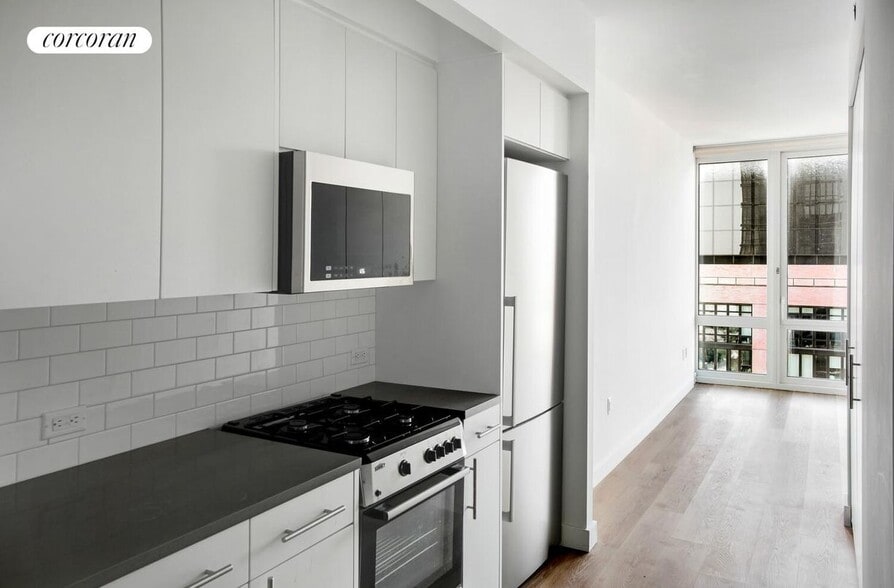 Building Photo - 595 Dean St