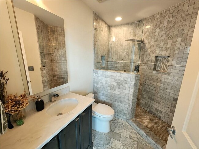 Building Photo - 923 Peachtree St NE