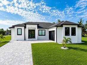 Building Photo - 61 Tee View Terrace