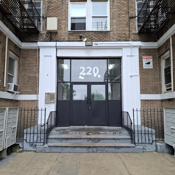 220 Roseville Ave 305 - 219 Roseville Ave