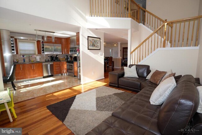 Building Photo - 201 White Pine Ct