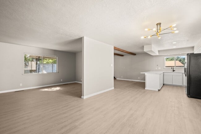 Building Photo - Northeast Heights Gem