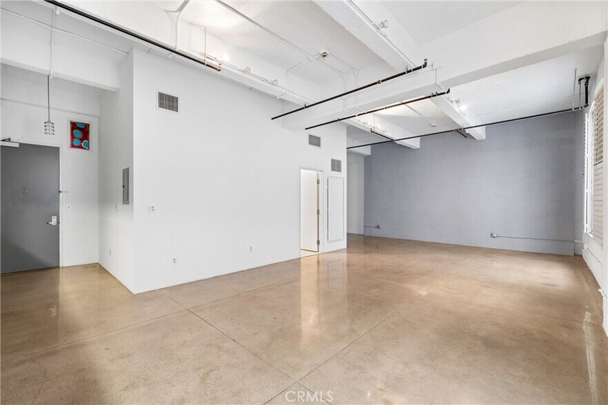 Building Photo - 738 S Los Angeles St