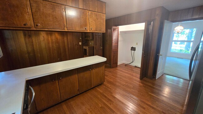 Building Photo - 4 Bed/2.5 Bath Brick Home - Kingsport TN