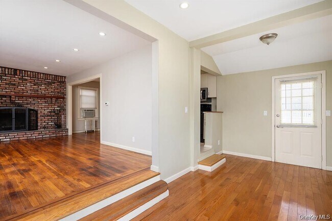 Building Photo - 23 Rosebud Ave