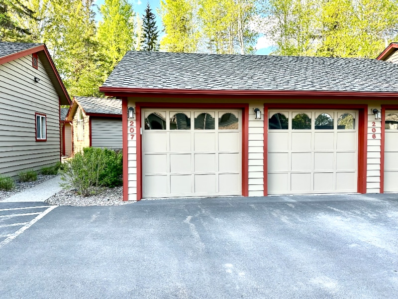 Building Photo - 1750 E Lakeshore Dr