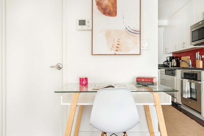 Building Photo - 811 9th Ave