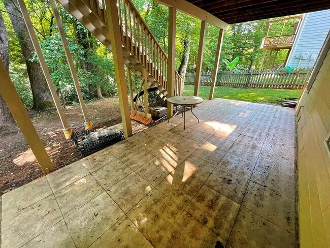 Building Photo - 400 Park Creek Dr