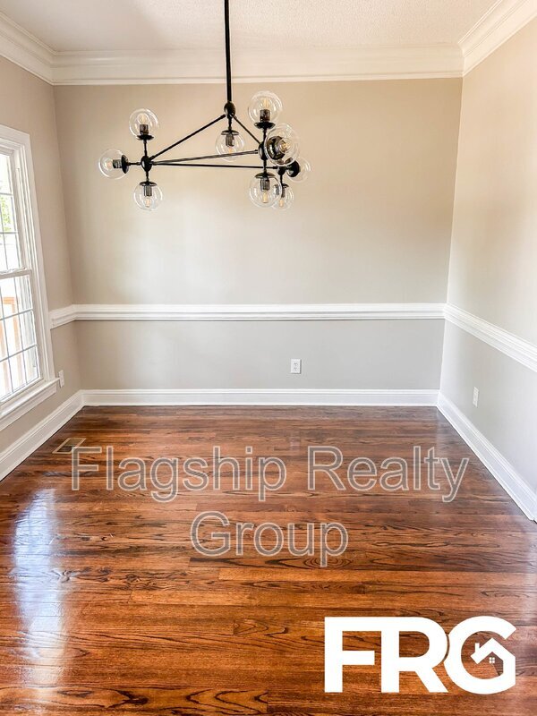 Building Photo - 232 N Marion Dr