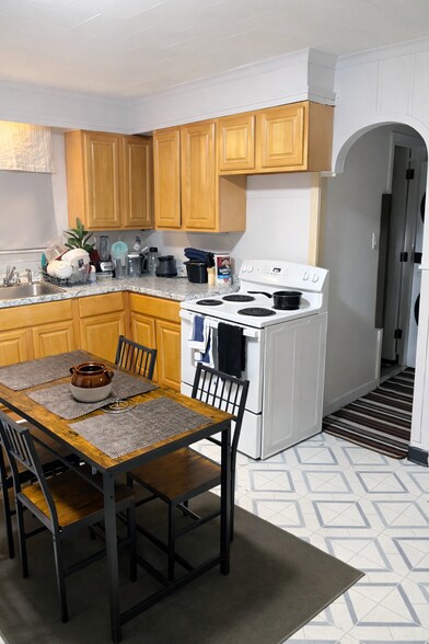 Building Photo - 212 Smith St