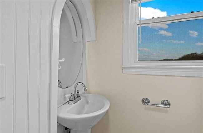 Building Photo - 310 Old Mill Ln