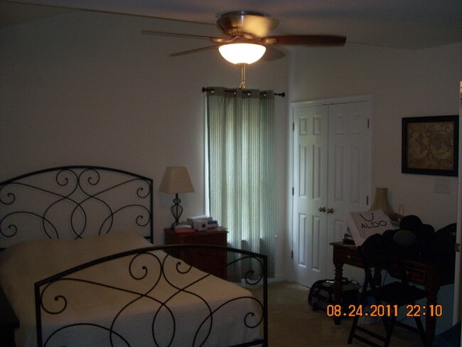 Building Photo - 4000 Oakleaf Rd