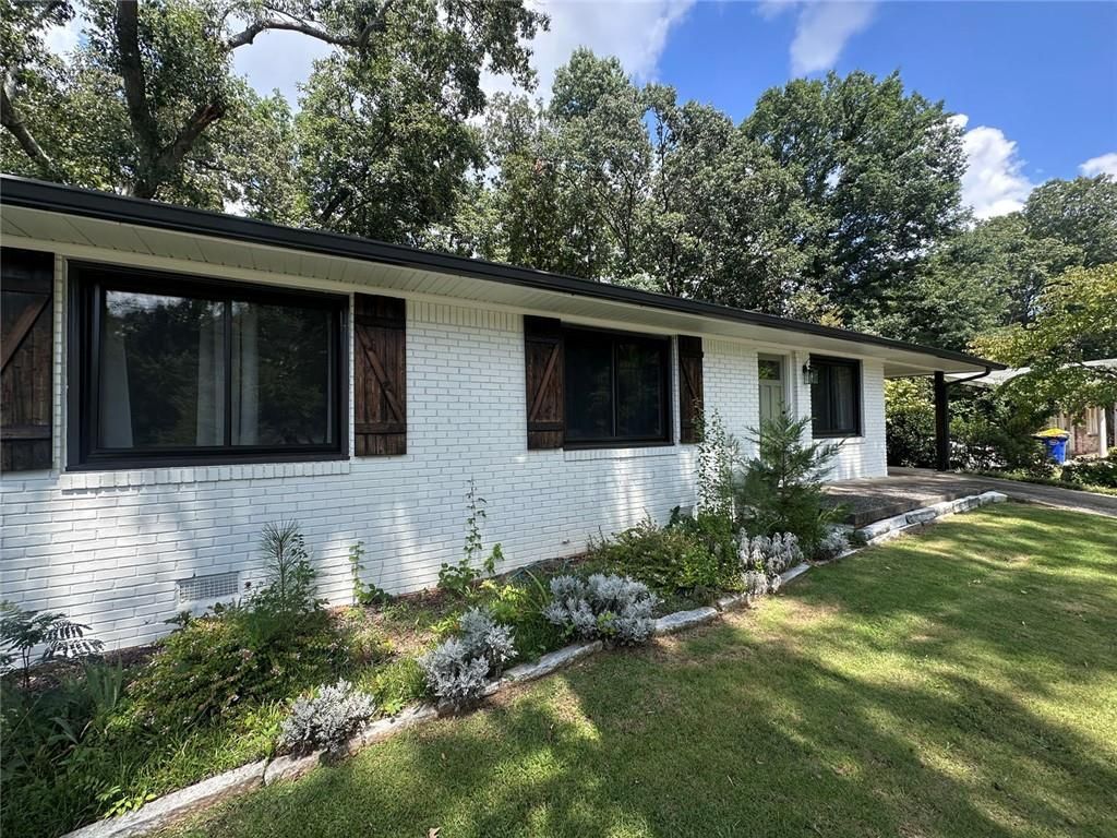 Building Photo - 2498 Lakewood Dr NW