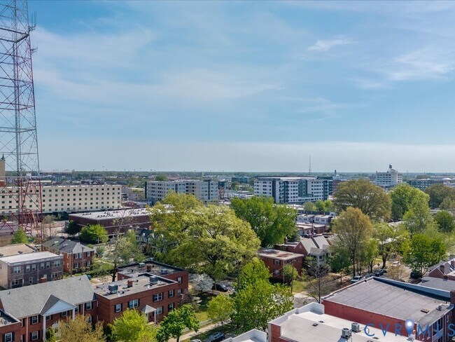 Building Photo - 3319 W Grace St