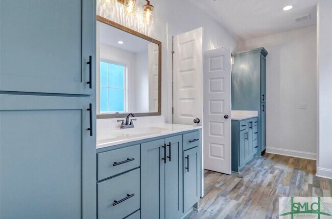 Building Photo - 421 Bear River Dr