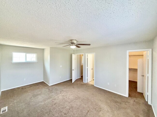Building Photo - 4899 Saddle Ridge Dr