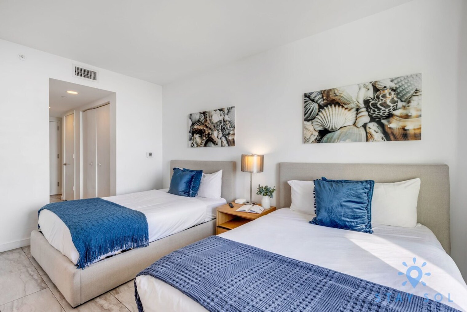 Building Photo - 2602 E Hallandale Beach Blvd