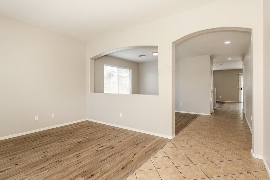 Building Photo - 24236 W Lasso Ln