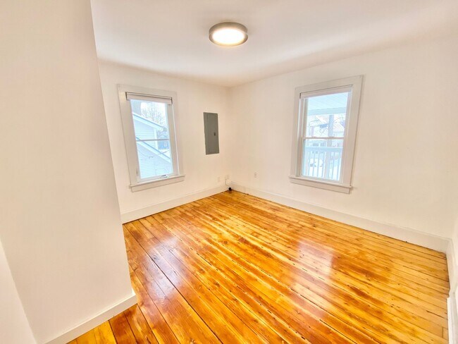 Building Photo - 69 Russell St