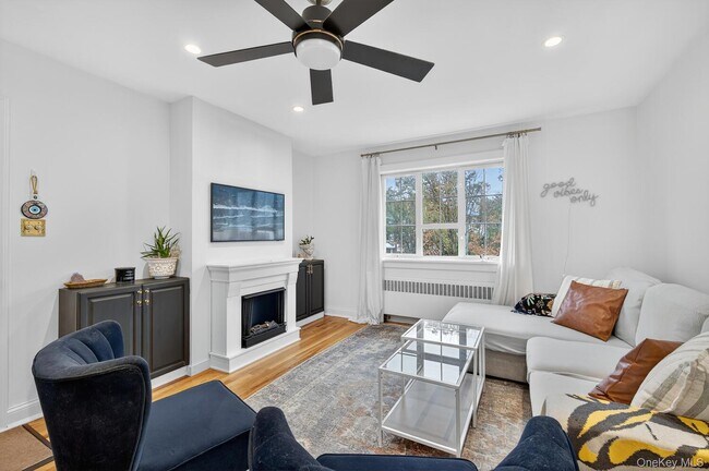 Building Photo - 42 Nathan Hale Dr