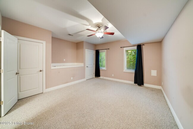 Building Photo - 12307 Ridgeview Dr