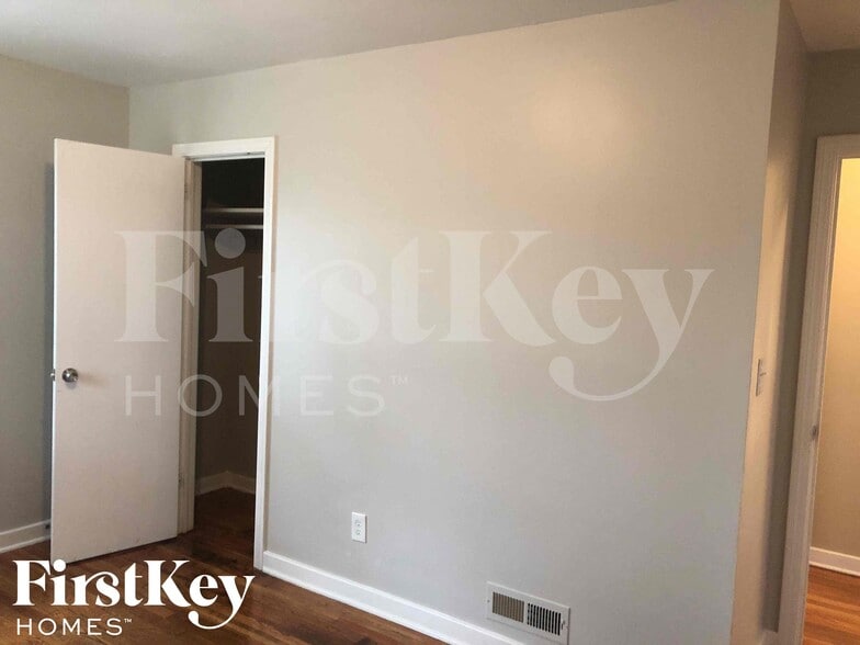 Building Photo - 901 Elizabeth Dr