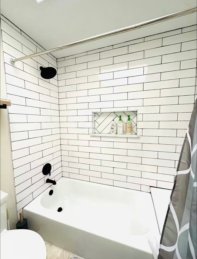 Building Photo - 3007 Willowbend Rd