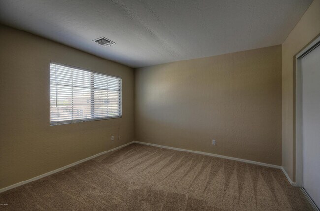 Building Photo - 2915 W Carson Rd