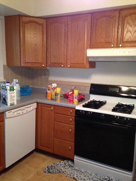 Kitchen - 1419 S Lowell Ave