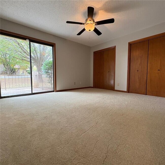 Building Photo - 1233 Shannon Way SW