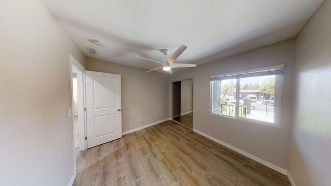 Building Photo - 5BD/2BA, Large Bedrooms!  (Lease out, pend...
