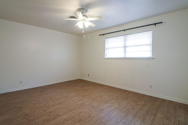 Building Photo - Located in South Tulsa - 3 Bedroom Home!!