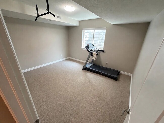 Building Photo - Bright Corner-Lot 4-Bedroom Home in Desirable Niwot Neighborhood+Office
