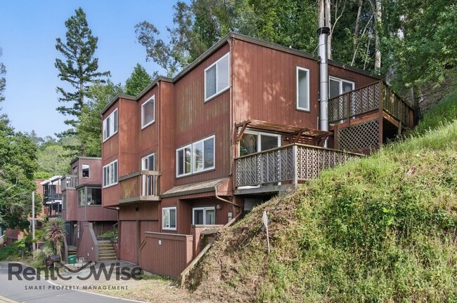 Building Photo - 6845 Thornhill Dr