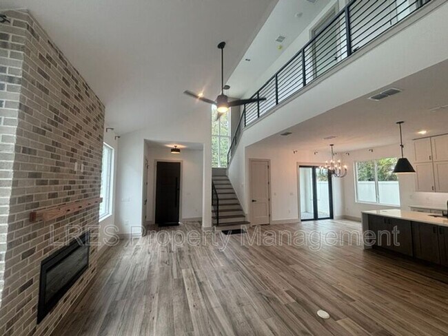 Building Photo - 722 Ellwood Ave