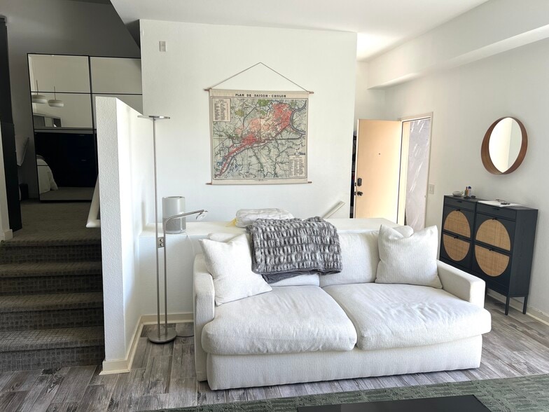 Building Photo - 941 W Hawthorn St