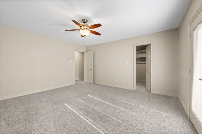 Building Photo - 2227 Parana Dr