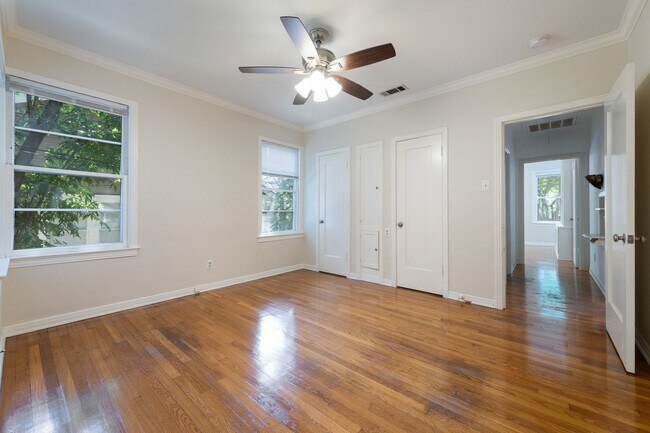 Building Photo - 3213 Hampton Rd