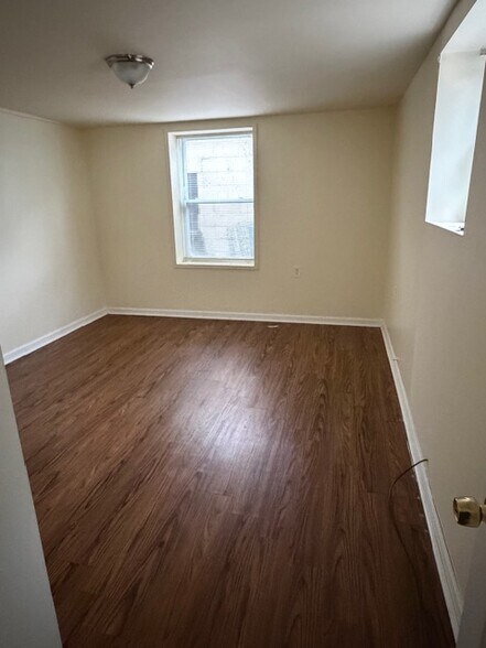 Building Photo - 65 Peter St