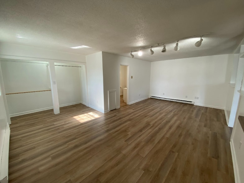 Building Photo - 610 N Eisenhower Dr