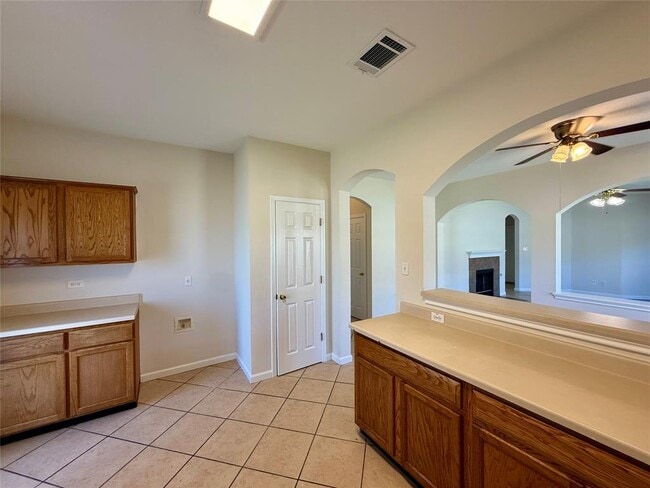 Building Photo - 702 Estancia Way