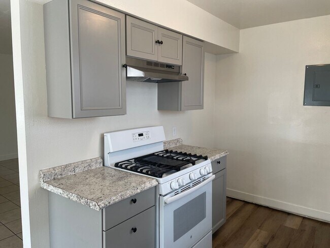 Building Photo - 1414 W Vassar Ave