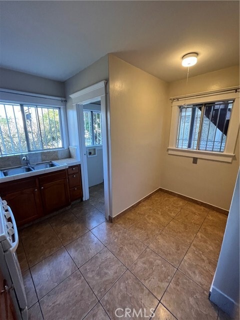 Building Photo - 1355 W 49th St