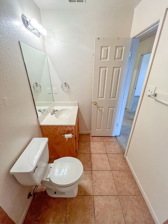 Building Photo - 1212 Nicholas Cir